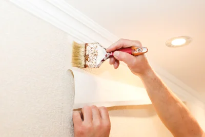 Pose de papier peint à Brias — revêtements muraux et toiles de verre